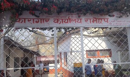 रामेछाप कारागारबाट भाग्न खोज्ने दुई कैदीको गोली लागेर मृत्यु, १२ घाइते