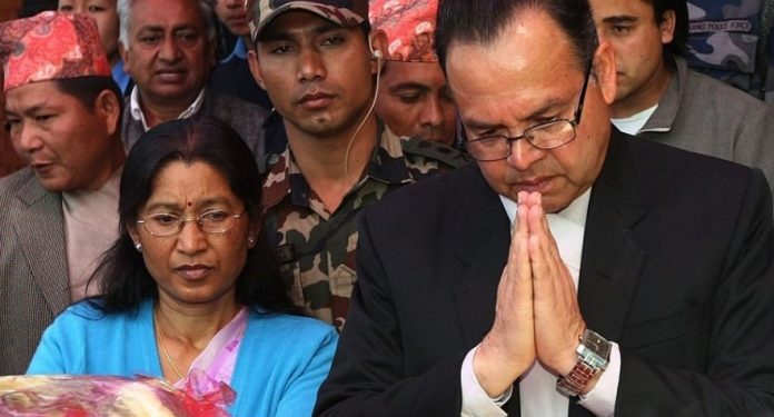 झलनाथ पत्नी चित्रकारले गुमाइन् बायाँ हात, वार्डमा सारियो झलनाथ पत्नी चित्रकारले गुमाइन् बायाँ हात, वार्डमा सारियो