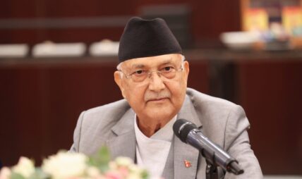 सैनिक ब्यारेकबाट फर्किए ओली