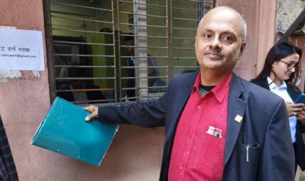 संसद् विघटनविरुद्ध पाँच रिट दायर