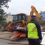 हाँडीगाउँका अवैध घर–टहरामा महानगरले चलायो डोजर