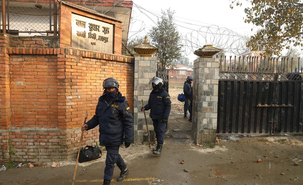 सानोठिमी बाल सुधार गृहमा झडप : २ जना अस्पताल भर्ना, १६२ स्थानान्तरण सानोठिमी बाल सुधार गृहमा झडप : २ जना अस्पताल भर्ना, १६२ स्थानान्तरण