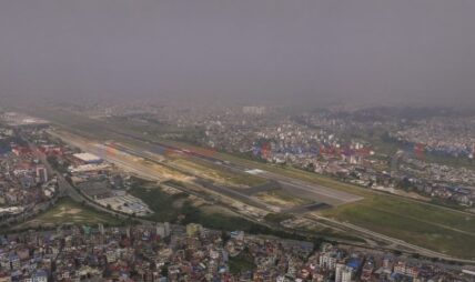 धावनमार्ग पुगिसकेको टर्किस एयरलाइन्सको जहाज आकस्मिक रोकेर पार्किङमा फर्काइयो