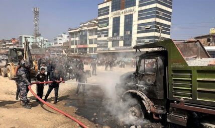 स्कुटर चालकको मृत्यु भएपछि अवरुद्ध भएको अरनिको राजमार्ग सञ्चालन