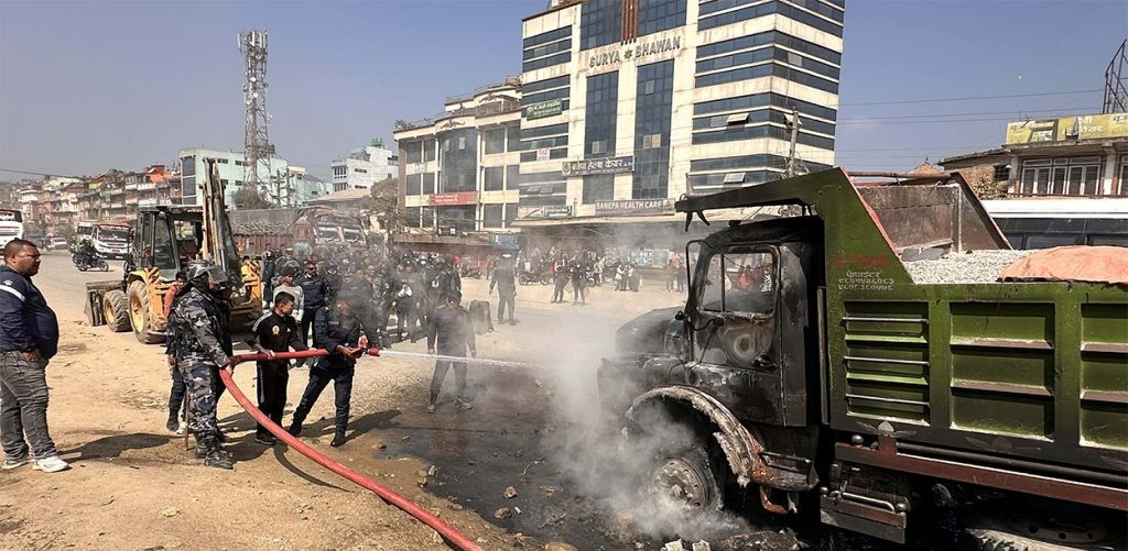 स्कुटर चालकको मृत्यु भएपछि अवरुद्ध भएको अरनिको राजमार्ग सञ्चालन