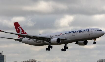 काठमाडौंबाट उड्नासाथ टर्किसको दायाँ इन्जिनमा आगलागी, बायाँका भरमा कोलकाता ‘डाइभर्ट’