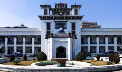 टुंगिएन स्याङ्जा, धनुषा र दोलखा विवाद, आयोगको निर्णय कुर्दै निर्वाचन अधिकृत