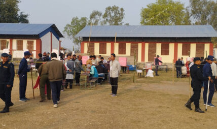 महोत्तरीमा रोकिएको मतदान सुरु
