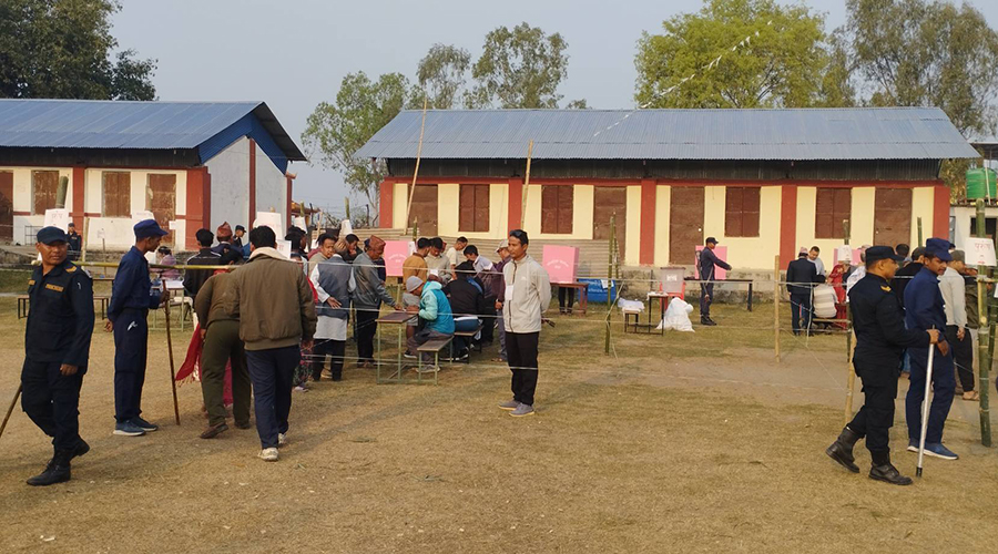 महोत्तरीमा रोकिएको मतदान सुरु