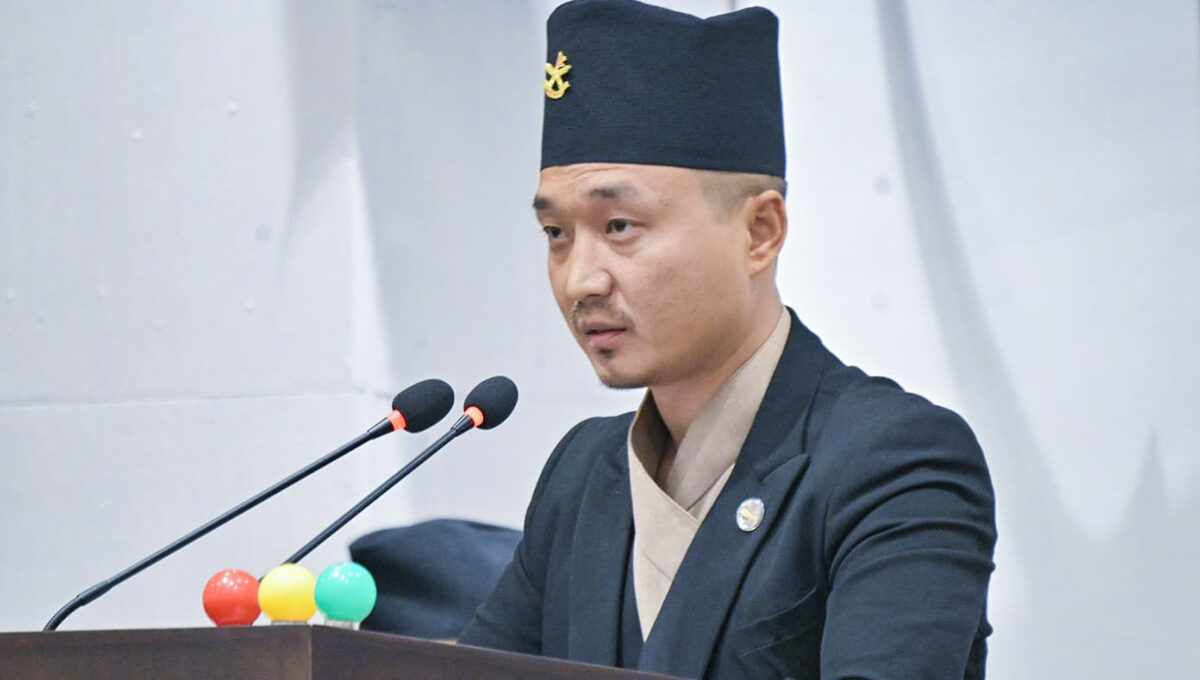चौतर्फी आलोचनापछि गृहमन्त्री गुरुङले दिए राजीनामा