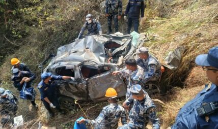 दक्षिणकालीमा भिरबाट कार खस्दा एक जनाको मृत्यु