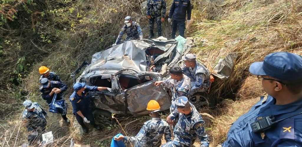 दक्षिणकालीमा भिरबाट कार खस्दा एक जनाको मृत्यु