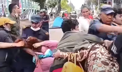 माइतीघरमा महेश बस्नेतकी पत्नी र शोभा पाठकबीच भिडन्त