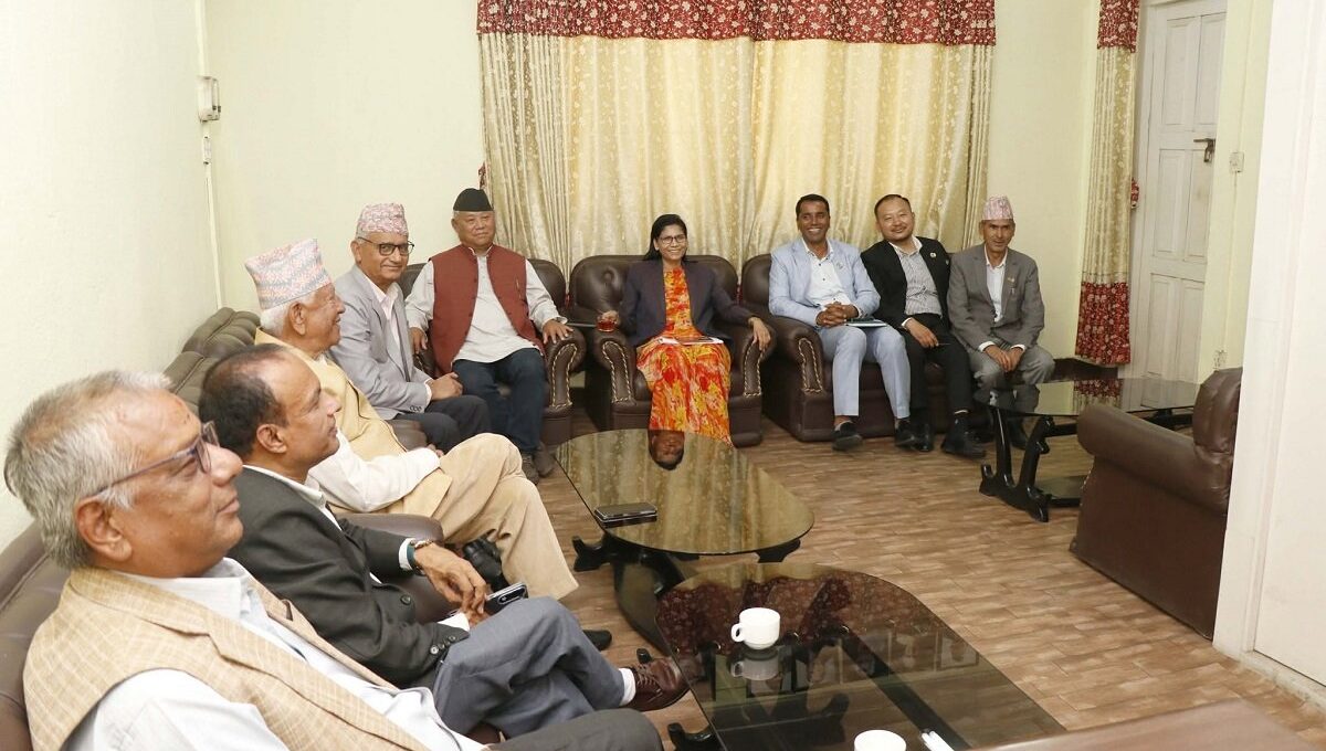 सिंहदरबारस्थित कांग्रेस संसदीय दलको कार्यालयमा प्रतिपक्ष दलको बैठक सुरु