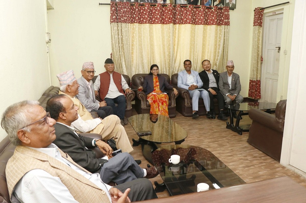 सिंहदरबारस्थित कांग्रेस संसदीय दलको कार्यालयमा प्रतिपक्ष दलको बैठक सुरु