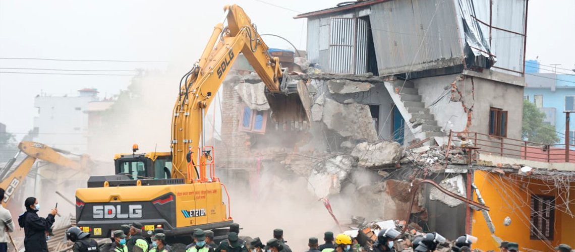 हिजो ढुङ्गामुढा भएको ठाउँबाटै हटाउन सुरु भयो मनोहरा सुकुम्बासी बस्ती, तस्बिरहरु