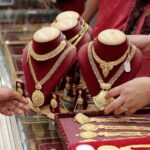 सुनको मूल्य सामान्य घट्यो, आज कतिमा हुँदैछ कारोबार ?