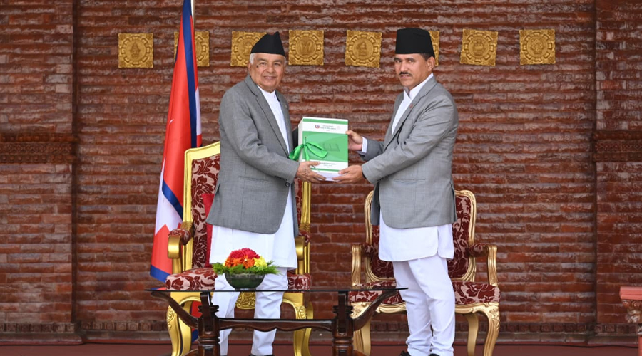राष्ट्रपतिसमक्ष महालेखापरीक्षकको प्रतिवेदन पेश