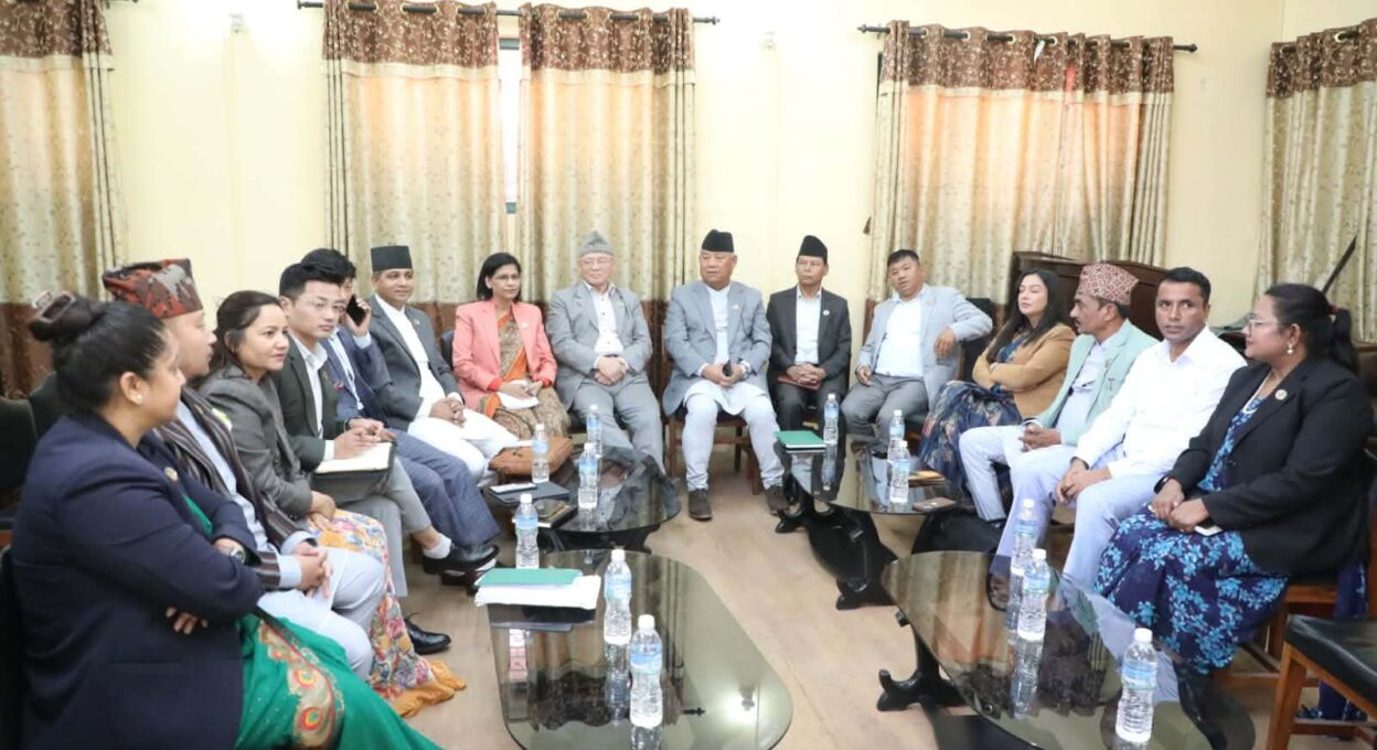 विपक्षी दलहरूले प्रतिनिधिसभा अवरुद्ध गरेर प्रधानमन्त्रीको स्पष्टीकरण माग्ने