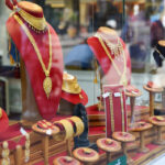 सुनको भाउ बढ्यो, चाँदी घट्यो सुनको भाउ बढ्यो, चाँदी घट्यो