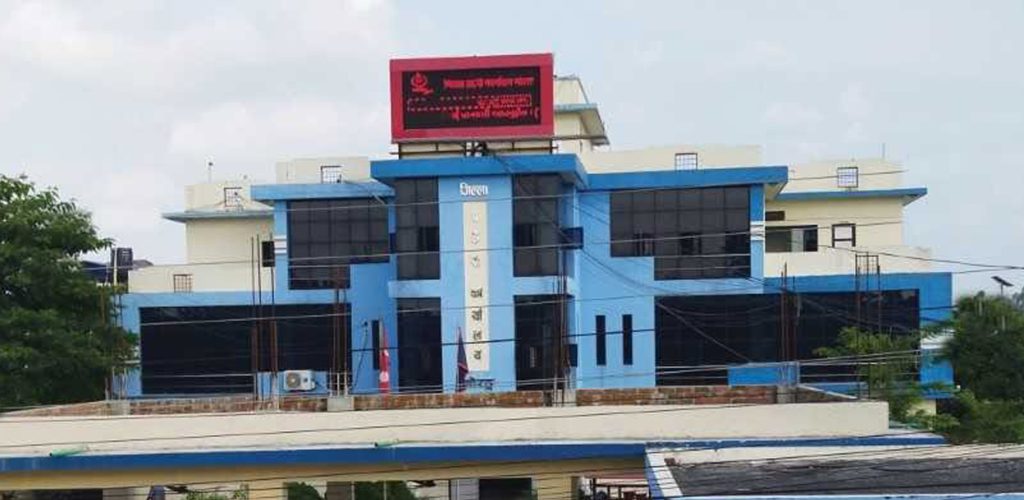 कोशीका कानुनमन्त्री पराजुली निवासमा मध्यराति प्रहरीको छापा कोशीका कानुनमन्त्री पराजुली निवासमा मध्यराति प्रहरीको छापा
