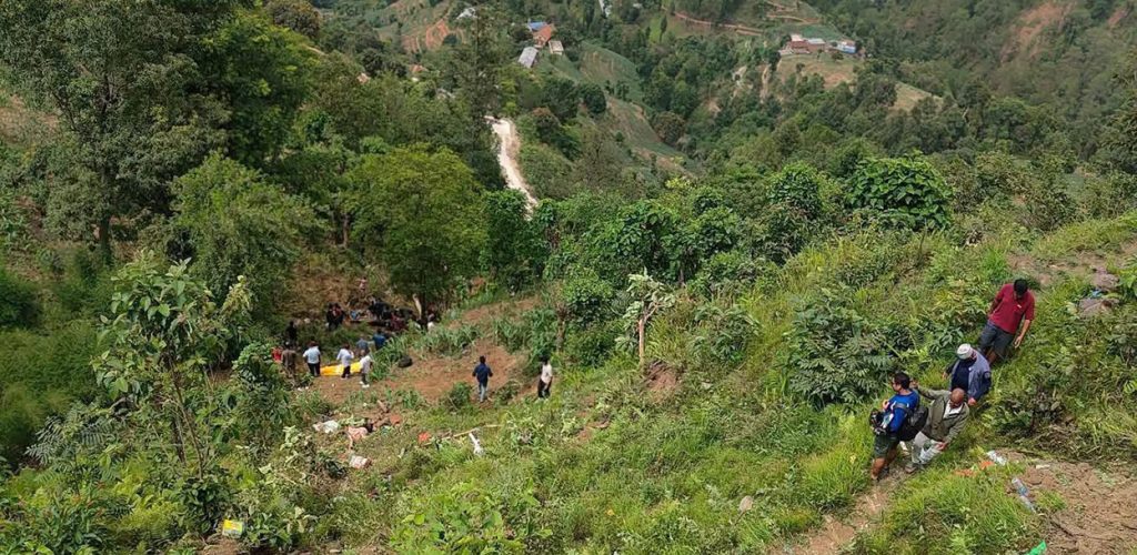 काभ्रेको बुच्चाकोटमा बस दुर्घटना, ७ जनाको मृत्यु