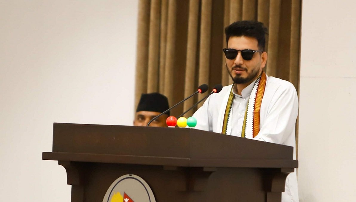 ‘खुट्टा भाँचिदिनू’ भन्ने अभिव्यक्तिबारे मन्त्री लम्सालले दिए ‘प्रष्टीकरण’ ‘खुट्टा भाँचिदिनू’ भन्ने अभिव्यक्तिबारे मन्त्री लम्सालले दिए ‘प्रष्टीकरण’