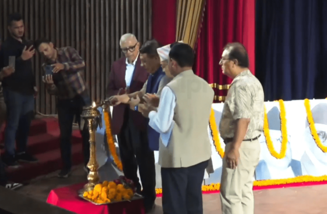 तीन नेताले संयुक्त रूपमा पानसमा बत्ती बालेर सुरु भयो कांग्रेस इतर समूहको कार्यक्रम तीन नेताले संयुक्त रूपमा पानसमा बत्ती बालेर सुरु भयो कांग्रेस इतर समूहको कार्यक्रम
