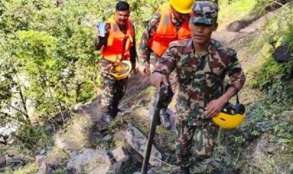 दोलखामा पहिरोमा परेका एक जना पुरुष ३ दिनदेखि बेपत्ता दोलखामा पहिरोमा परेका एक जना पुरुष ३ दिनदेखि बेपत्ता