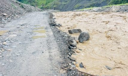 बिपी, कान्तिपथ, अरनिको र मेची राजमार्गका सडक बाढीपहिरोले प्रभावित