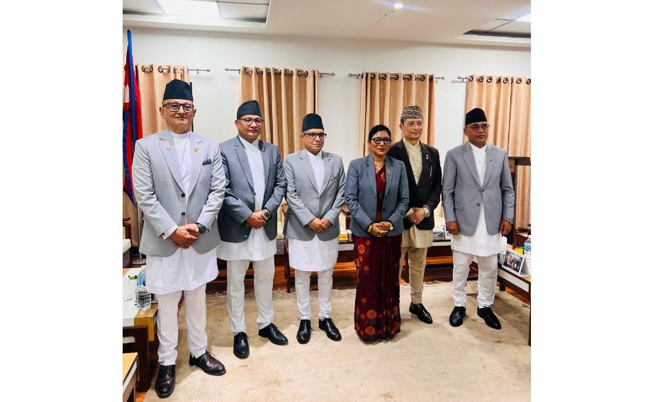 प्रमुख निर्वाचन आयुक्त कार्की र आयुक्तद्वय वाग्ले र सुब्बाले लिए सपथ
