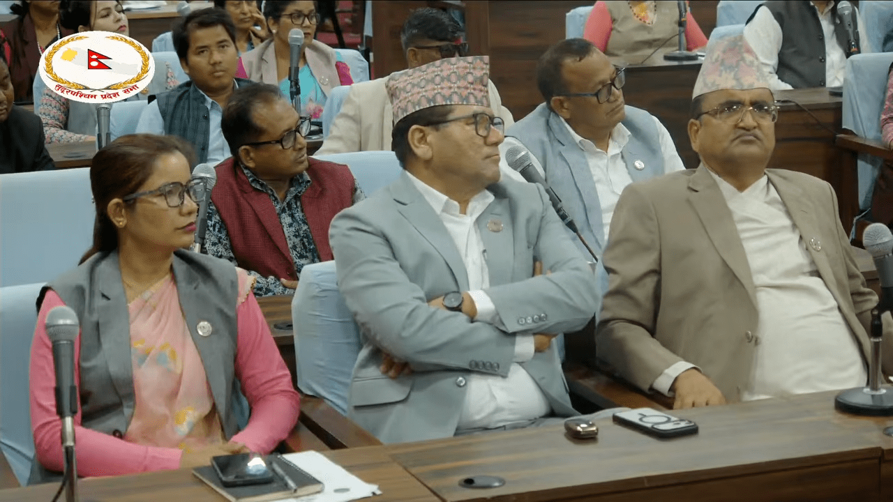 सुदूरपश्चिम प्रदेशको बजेटबारे सत्तापक्षकै चर्को विरोध, प्रदेशसभा बैठक अनिश्चितकालका लागि स्थगित सुदूरपश्चिम प्रदेशको बजेटबारे सत्तापक्षकै चर्को विरोध, प्रदेशसभा बैठक अनिश्चितकालका लागि स्थगित
