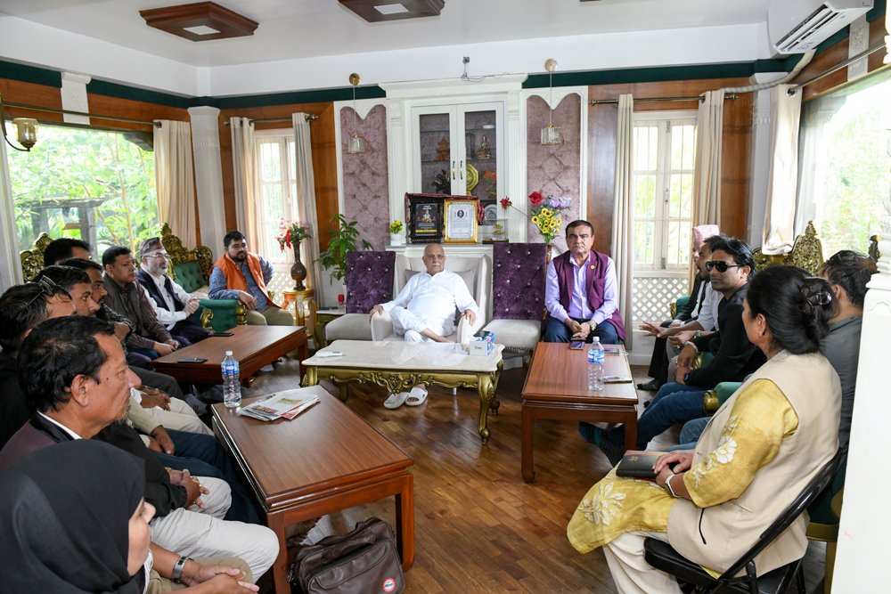 अध्यक्ष ओलीसँग गुण्डुमा मुस्लिम अगुवाको भेट अध्यक्ष ओलीसँग गुण्डुमा मुस्लिम अगुवाको भेट
