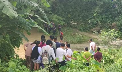 मकवानपुरमा खोलाले बगाएकामध्ये थप एक बालिकाको शव भेटियो मकवानपुरमा खोलाले बगाएकामध्ये थप एक बालिकाको शव भेटियो