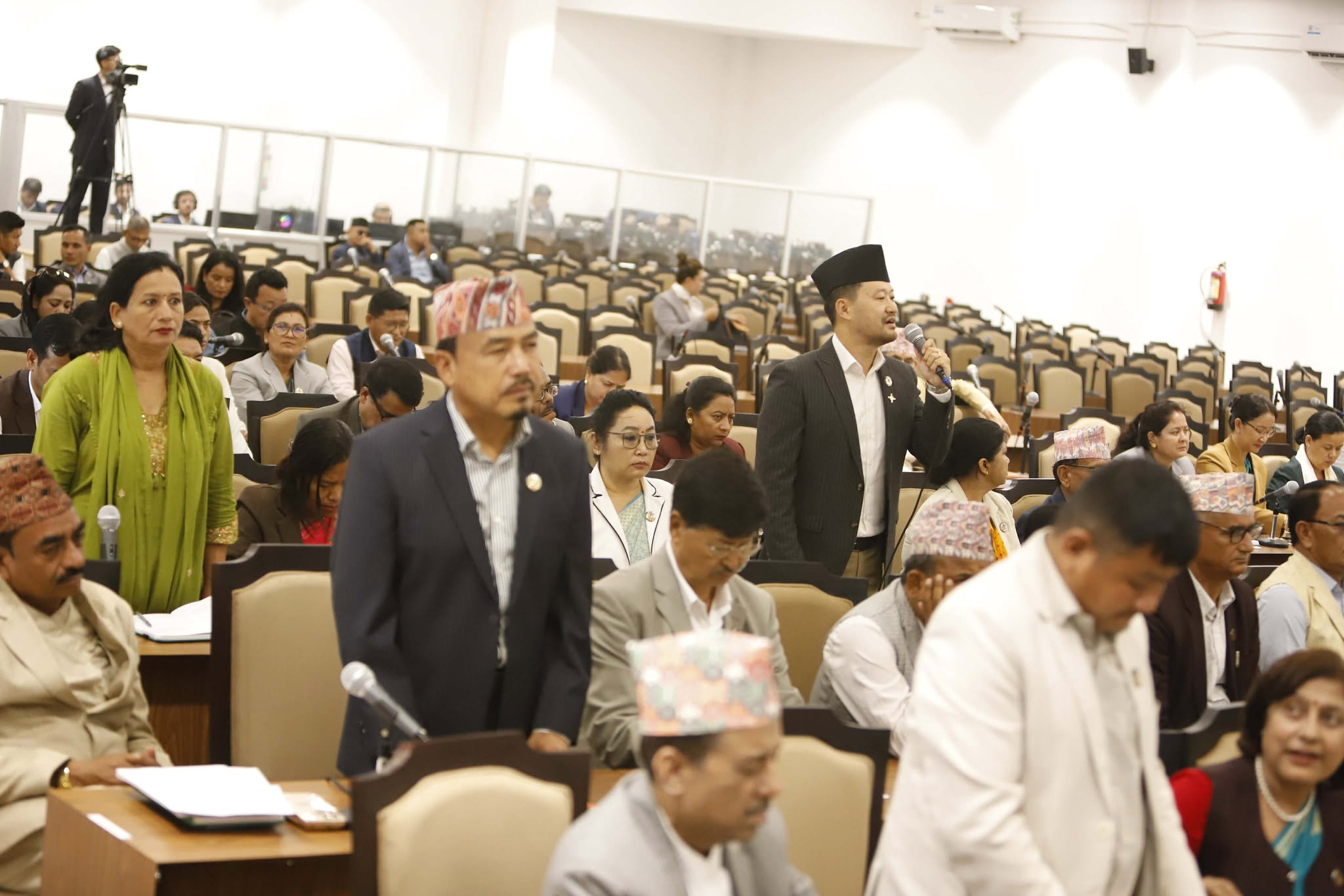 प्रतिनिधि सभा बैठक सुरु हुनेवित्तिकै विपक्षी दलद्वारा उठेर विरोध