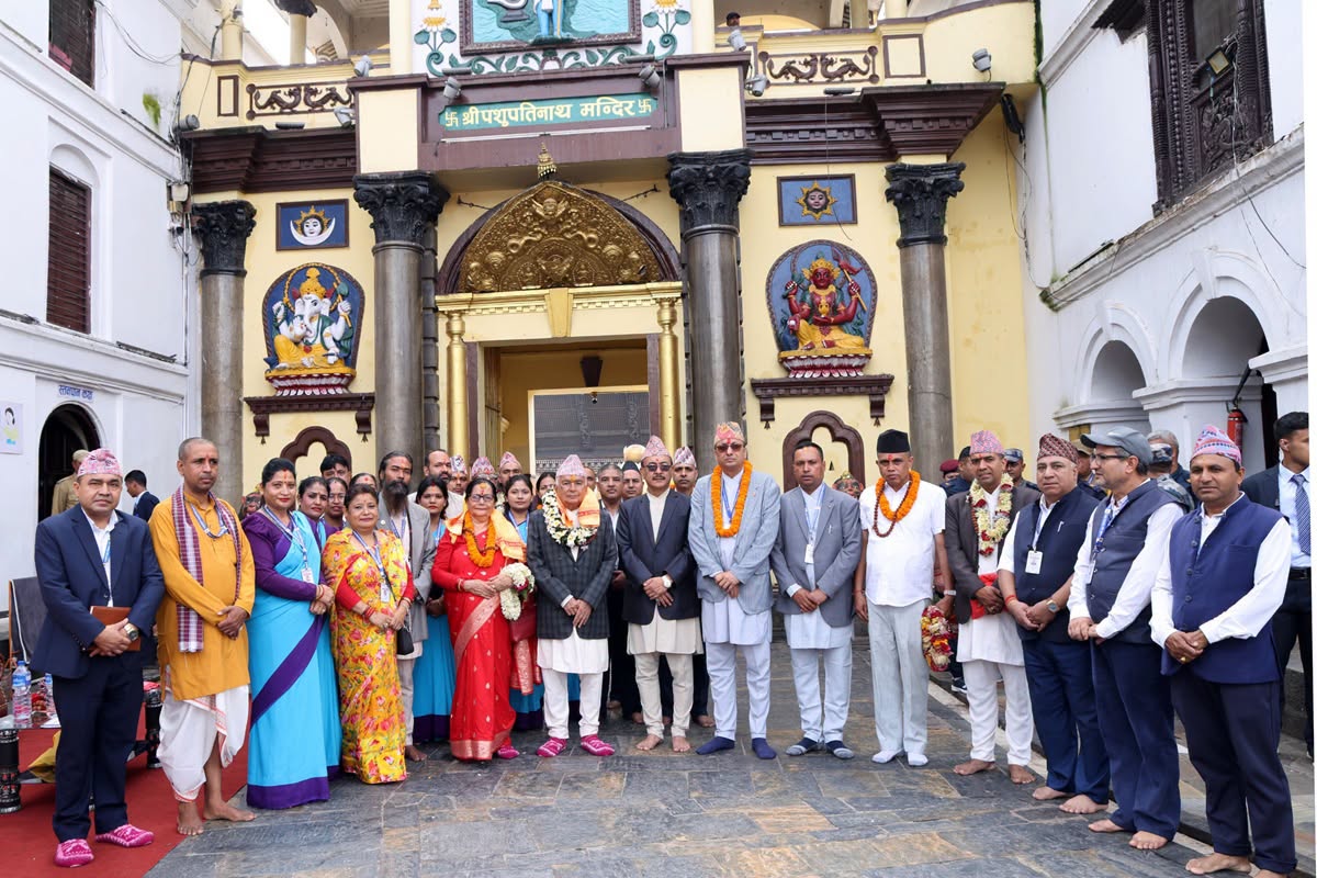 राष्ट्रपति पौडेलले गरे पशुपतिमा पूजा