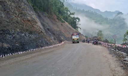 पृथ्वी राजमार्ग १८ दिनपछि दुईतर्फी पृथ्वी राजमार्ग १८ दिनपछि दुईतर्फी