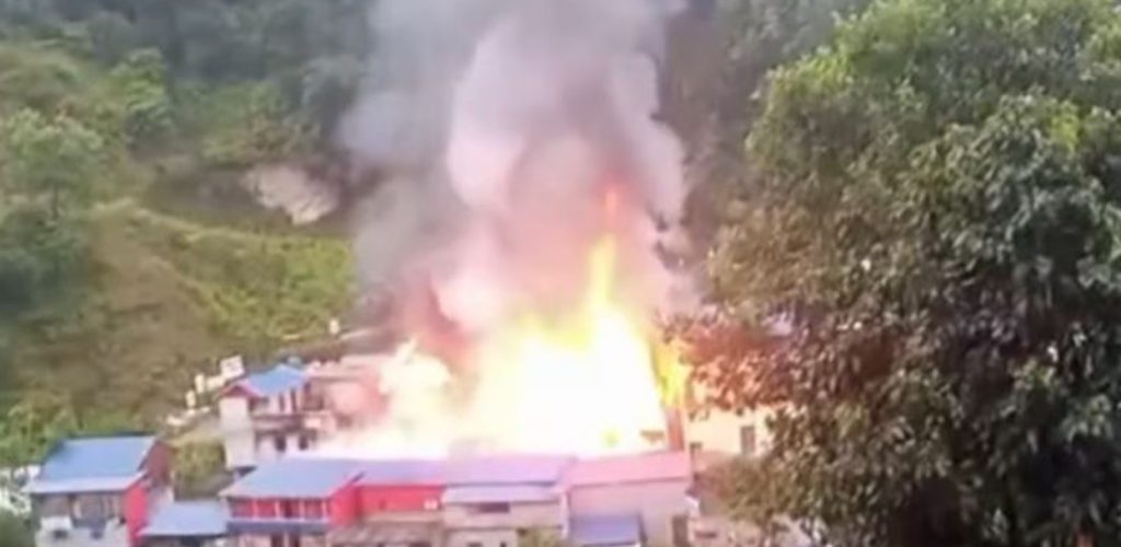ताप्लेजुङको दोभान बजारमा आगलागी