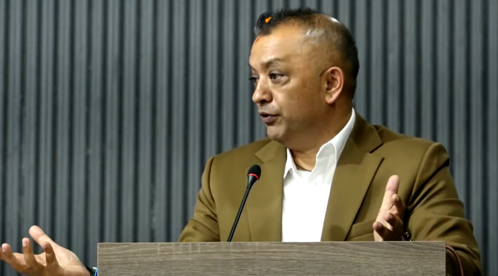 बालेनबारे गगन : ‘ही हेट्स प्राइभेट सेक्टर’