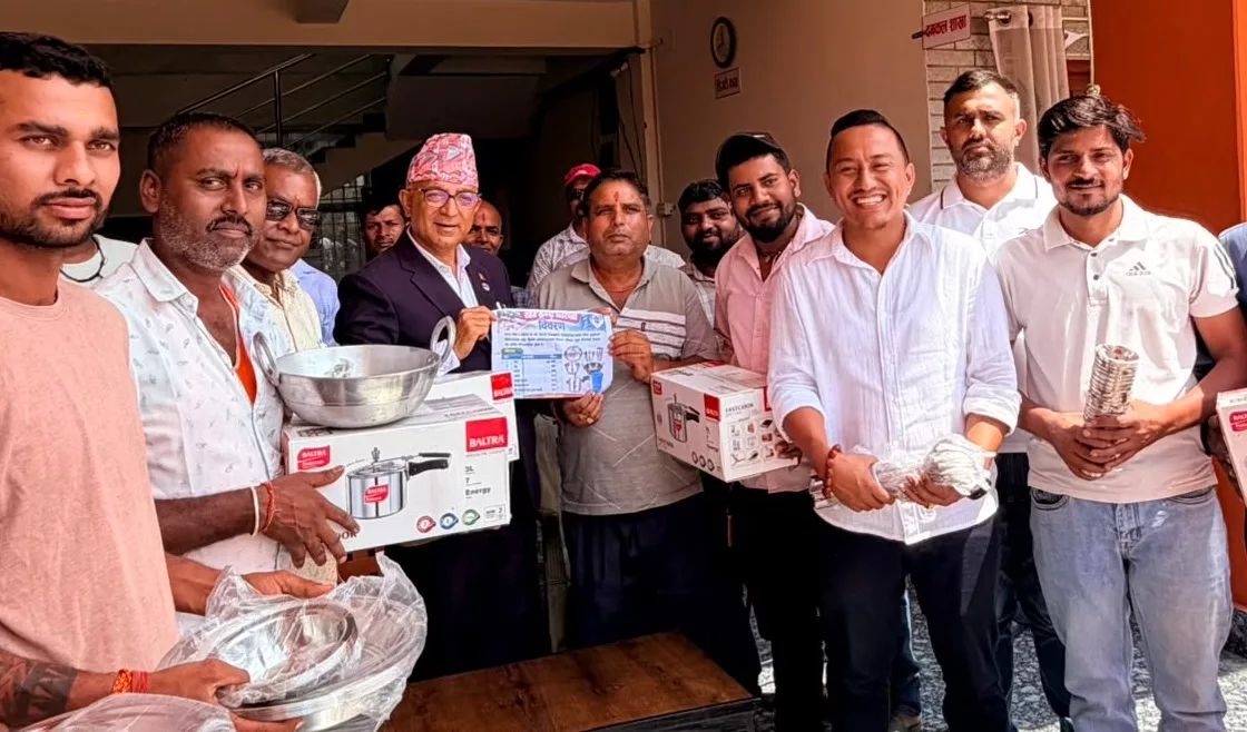 पोखराका कवाडी व्यवसायीले भोटेकोशी बाढीपीडितलाई दिए १० लाखको राहत पोखराका कवाडी व्यवसायीले भोटेकोशी बाढीपीडितलाई दिए १० लाखको राहत