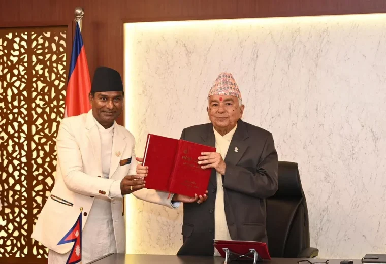 राष्ट्रपति पौडेलसमक्ष मधेसी आयोगको वार्षिक प्रतिवेदन पेस राष्ट्रपति पौडेलसमक्ष मधेसी आयोगको वार्षिक प्रतिवेदन पेस