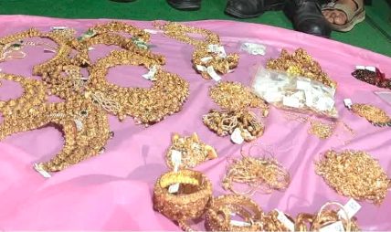 रुपन्देहीबाट एक किलो सुनका गरगहनासहित महिला पक्राउ